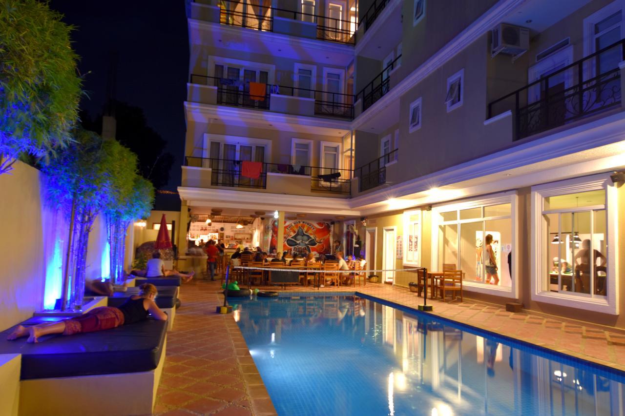 Mad Monkey Hostel Kampot (Adults Only) Buitenkant foto