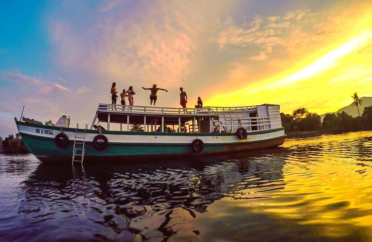 Mad Monkey Hostel Kampot (Adults Only) Buitenkant foto